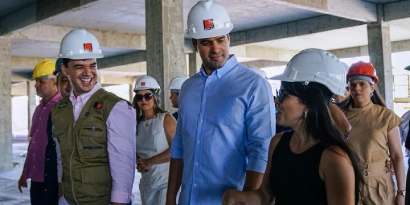 Lucas Ribeiro visita obras do Hospital da Mulher de Campina Grande e destaca avanço da construção