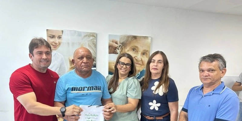 Prefeitura de Sousa realiza entrega de aparelhos auditivos a pacientes da Otoclínica Municipal