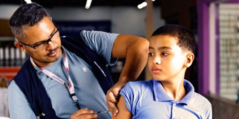 Novembro Azul reforça importância da vacinação dos adolescentes e cuidados com a saúde do homem