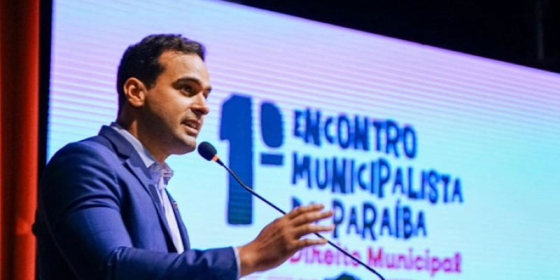 Lucas Ribeiro defende fortalecimento da gestão pública durante Encontro Municipalista em Campina Grande