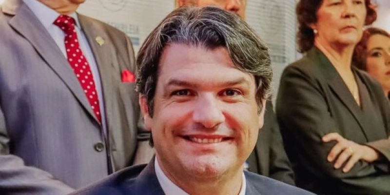 Léo Bezerra entrega comando do PSB em João Pessoa a pedido de João Azevêdo