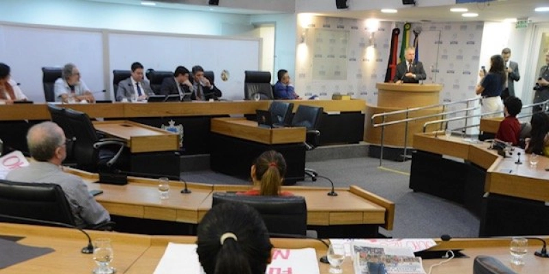ALPB realiza sessão para intermediar negociação entre docentes da UEPB e Governo do Estado