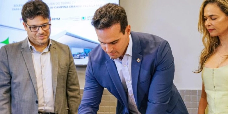 Lucas Ribeiro assina termo que confirma base da Latam em Campina Grande e novo voo para Brasília