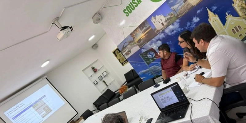 Helder Carvalho discute sobre investimentos educação de Sousa com representantes da Associação Bem Comum