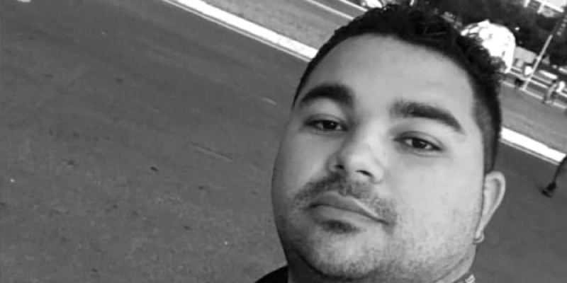 Amigos e familiares se despedem de Eriton Garrido, que faleceu na madrugada desta quinta (20)