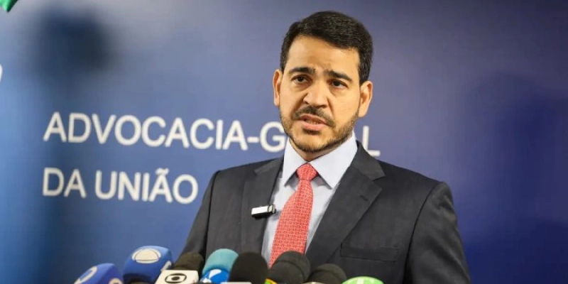 Lula indica Messias para vaga de Barroso no STF