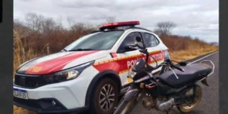 Moto furtada há quase 10 anos é recuperada pela PM na cidade de Cajazeiras