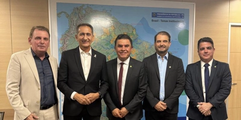 Chico Mendes, Wilson Santiago e Wellington Roberto, ao lado de Bal Lins, levam pauta hídrica da Paraíba a Brasília