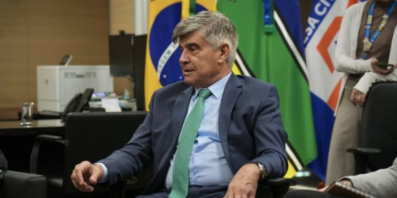 Wellington Roberto discute situação hídrica com ministro Valdez Góis