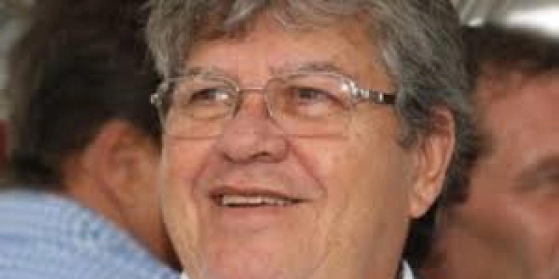 João Azevêdo participa de solenidade de boas-vindas aos novos bolsistas de assistência estudantil e lança Programa