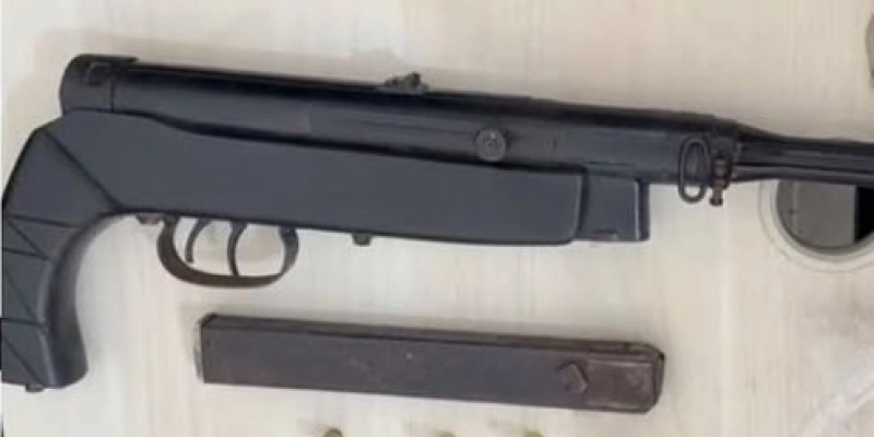 Polícia Militar apreende indivíduo em fuga com arma, drogas e material de tráfico em Cajazeiras