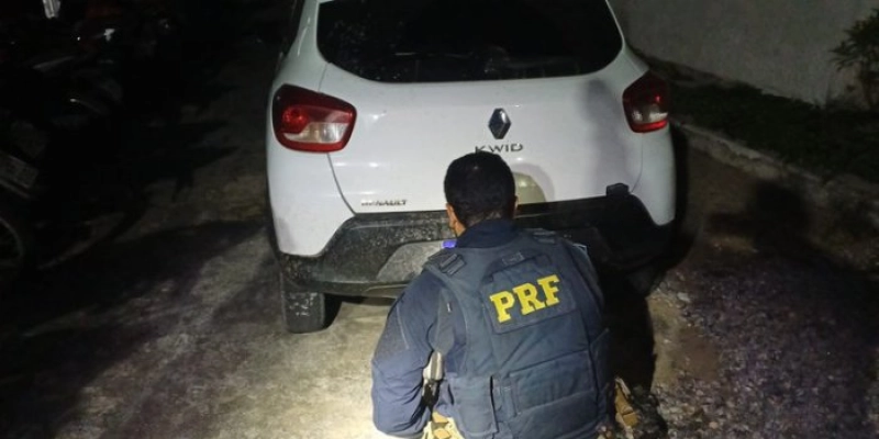 PRF prende foragido da Justiça por estupro de vulnerável, detém indivíduo por tráfico de drogas e recupera veículo furtado