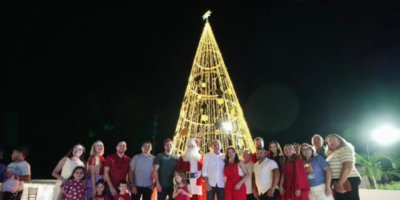 São José de Piranhas abre Natal Luz do Sertão com praça totalmente iluminada