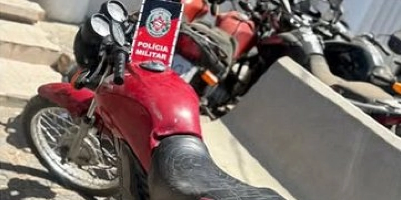 Motocicleta furtada é recuperada pela Polícia Militar na cidade de Sousa