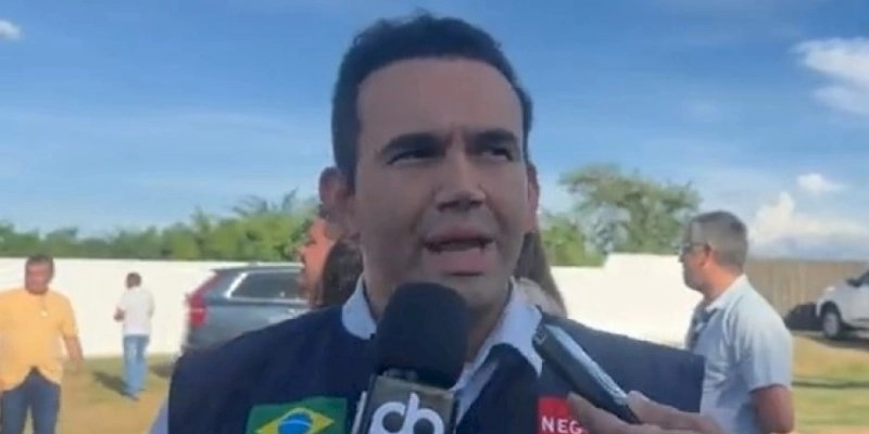 De olho em 2026, Jhony Bezerra admite saída do PSB se chapa perder força