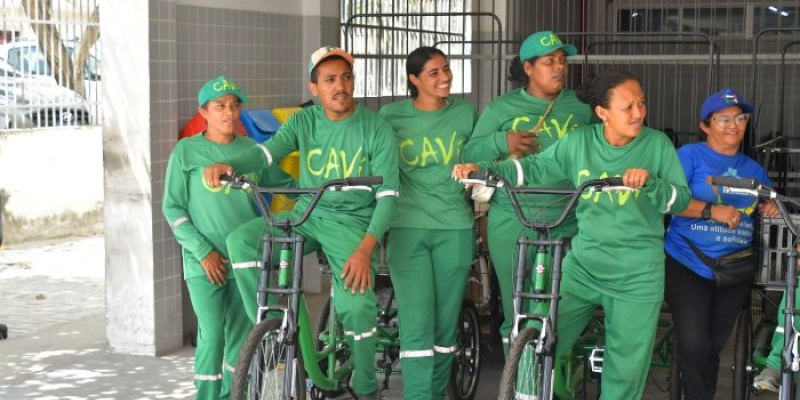 Governo da Paraíba inicia entrega de triciclos para catadores de materiais recicláveis