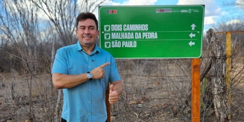 Helder Carvalho acompanha instalação de sinalização em áreas rurais de Sousa
