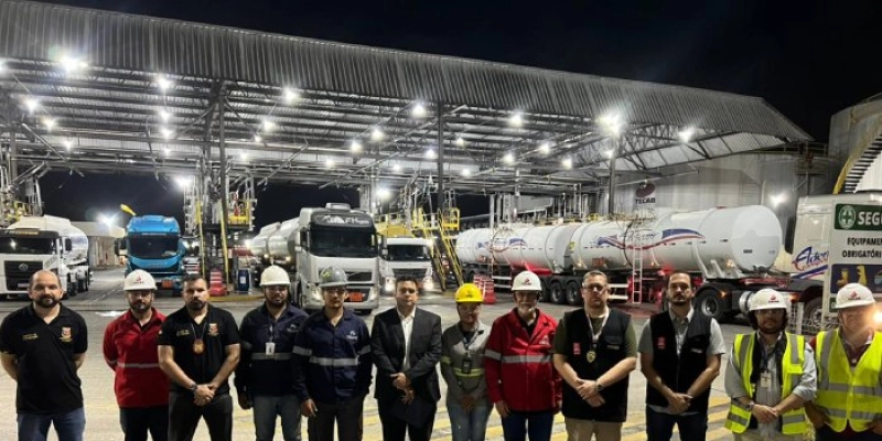 Operação apreende gasolina adulterada em dois caminhões que abastecia posto de combustíveis