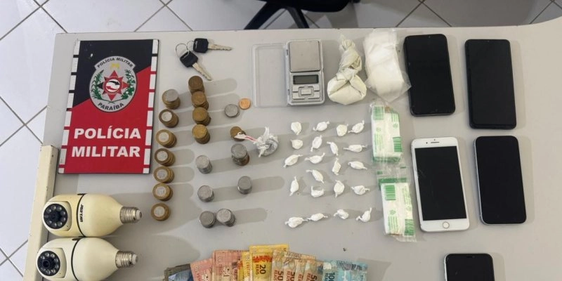Polícia militar conduz indivíduo por tráfico de entorpecentes no Centro de São Bento