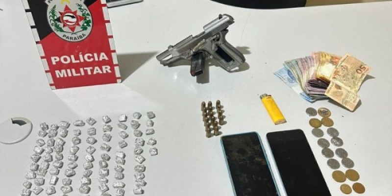 Dupla é flagrada circulando em moto adulterada e com arma e drogas na Paraíba