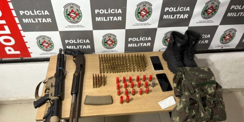 Fuzil, espingarda e munições: PM intercepta trio armado na Paraíba