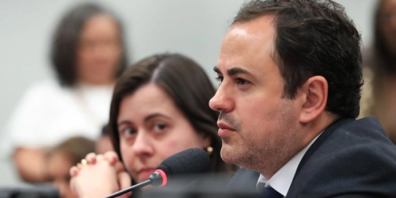 Câmara decide suspender Glauber Braga por 6 meses