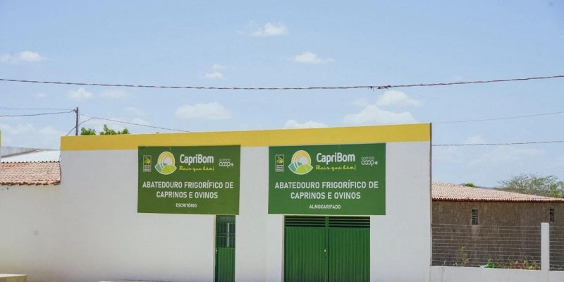 Lucas Ribeiro assina contratos do Empreender e entrega ações voltadas ao fortalecimento da produção rural em Monteiro