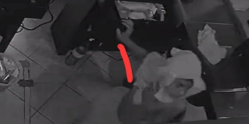 Criminoso invade supermercado pelo teto no Centro de Sousa durante a madrugada; Vídeo 