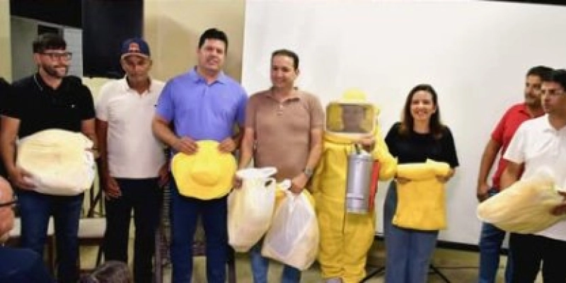 Secretária Pollyanna entrega EPIs e reforça apoio à apicultura no município de Prata