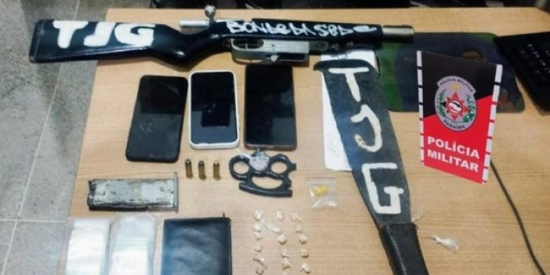 Polícia Militar apreende arma e drogas em sede de torcida organizada de time de Campina Grande