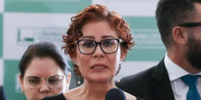 Carla Zambelli renuncia ao mandato; Câmara dará posse ao suplente