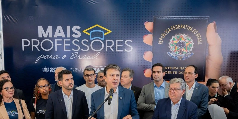 Tecnologia, transporte escolar e valorização docente marcam visita do ministro Camilo Santana à Paraíba