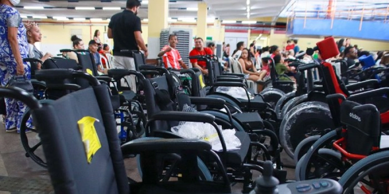 Governo da Paraíba inicia entrega de 450 cadeiras de rodas adaptadas