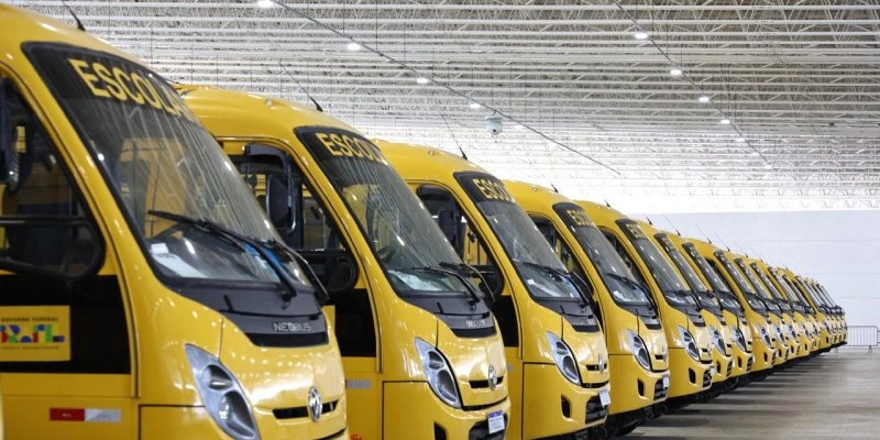 João Azevêdo entrega mais 78 ônibus escolares e fortalece segurança e conforto no transporte de estudantes 