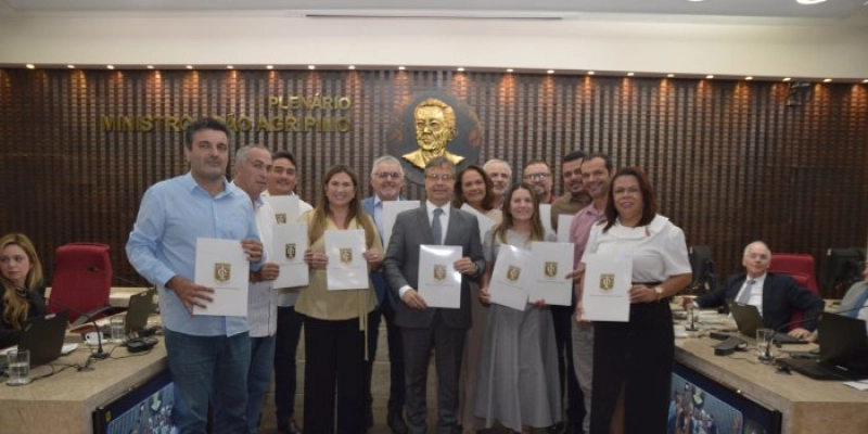 Prefeitos firmam Pacto com o TCE para reduzir a 30% dos efetivos o quadro de servidores temporários