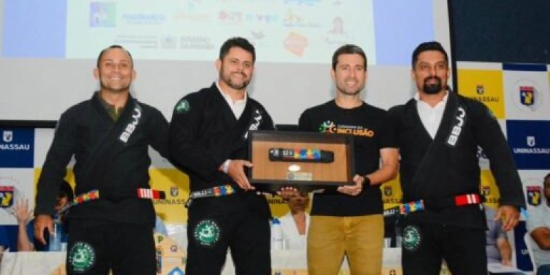 Michel Henrique recebe Comenda Faixa Preta por atuação em defesa do TEA