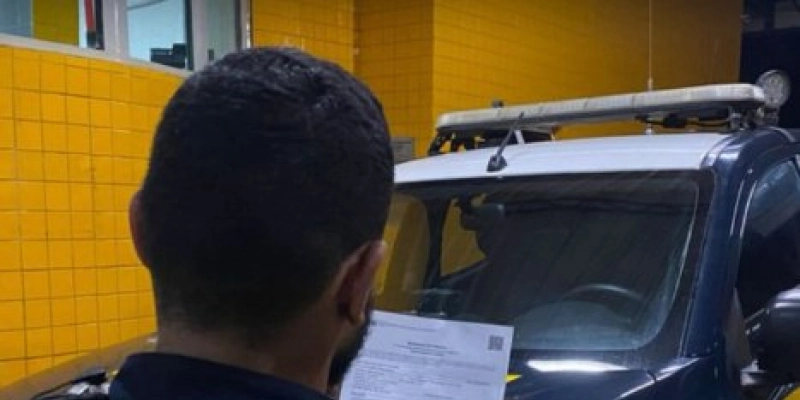 PRF cumpre mandado de prisão durante fiscalização na BR-230, em São Mamede
