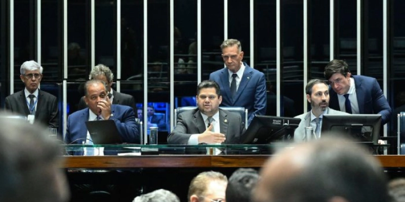 Senado aprova redução da pena de condenados pelo 8/1 e trama golpista