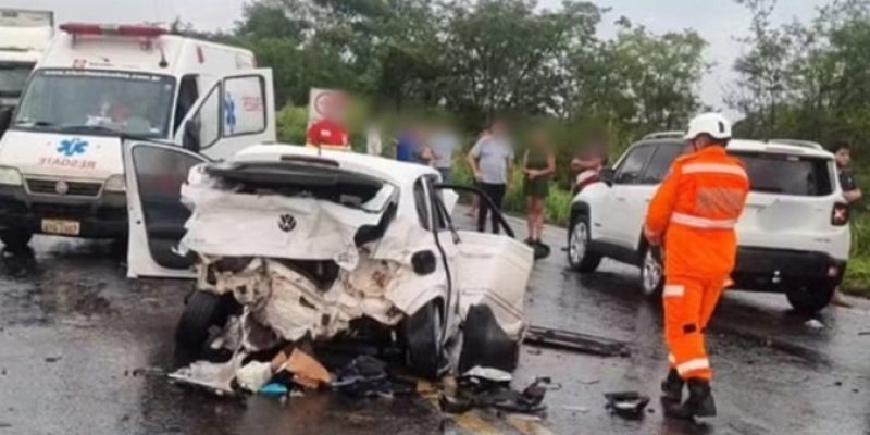 Mãe e filho paraibanos morrem em acidente com carreta no Triângulo Mineiro