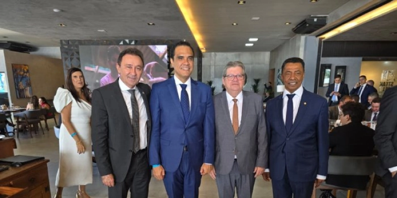 João Azevêdo prestigia posse de Gustavo Feliciano como ministro do Turismo e destaca experiência do gestor na Paraíba