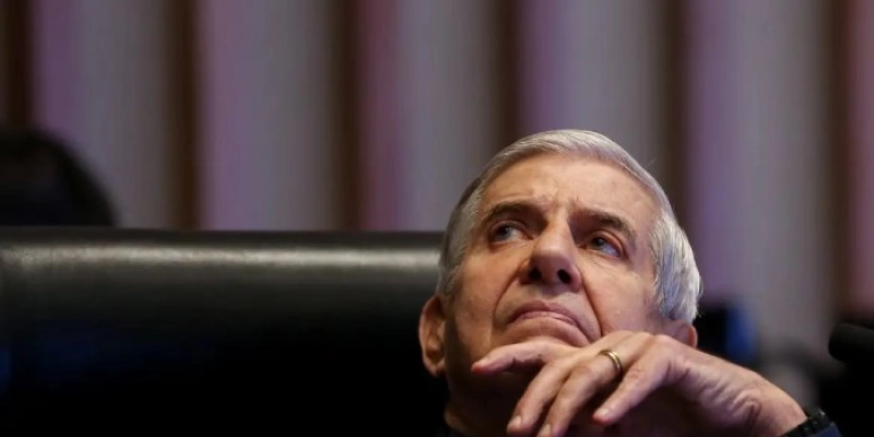 Moraes concede prisão domiciliar humanitária a Augusto Heleno