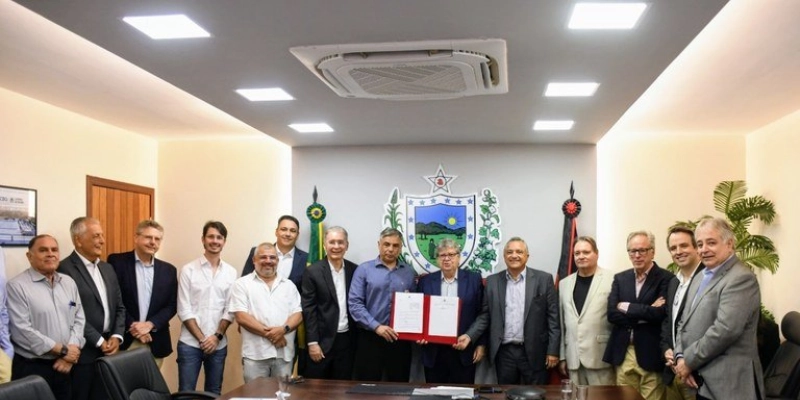 João Azevêdo assina decretos com incentivo à produção e à competitividade do álcool comercializado na Paraíba