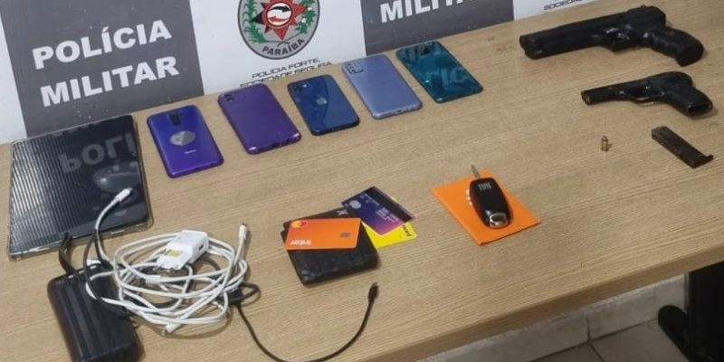 Polícia Militar prende dupla após assalto à motorista de aplicativo