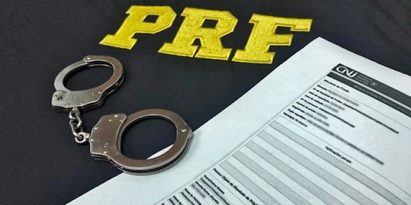 PRF na Paraíba flagra condutor de veículo de carga embriagado e prende dois foragidos da Justiça
