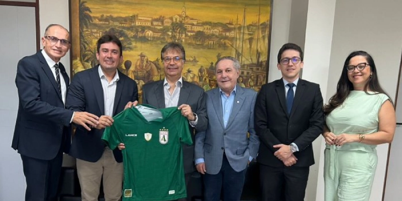 Buscando estreitar relações institucionais com os órgãos de controle, prefeito Helder Carvalho visita o presidente do TCE-PB