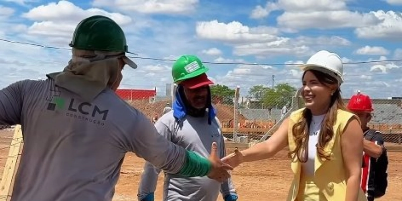 Amanda Silveira destaca construção de 296 apartamentos como avanço social em Sousa