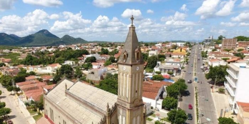 Entregador sobrevive a tentativa de homicídio após fugir para matagal em Catolé do Rocha