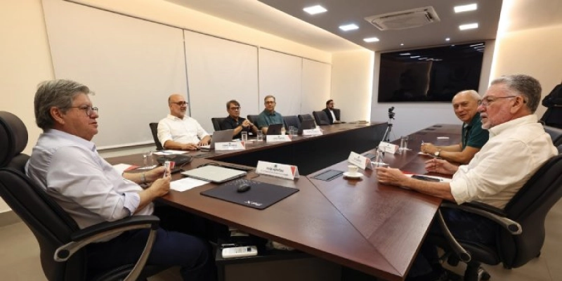 João Azevêdo e superintendente do Sebrae tratam sobre novas parcerias para interiorização do turismo e valorização do artesanato paraibano