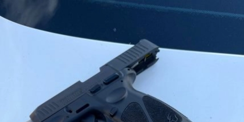 Polícia militar prende acusado com arma de fogo em bairro da orla
