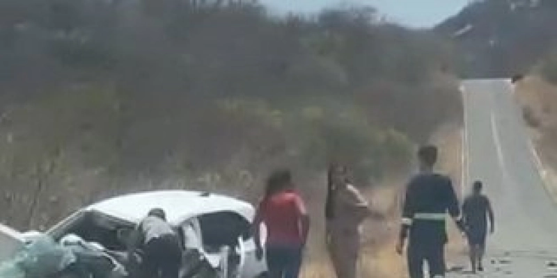 Colisão frontal entre carro e carreta deixa feridos e interdita rodovia entre Catolé do Rocha e Patu